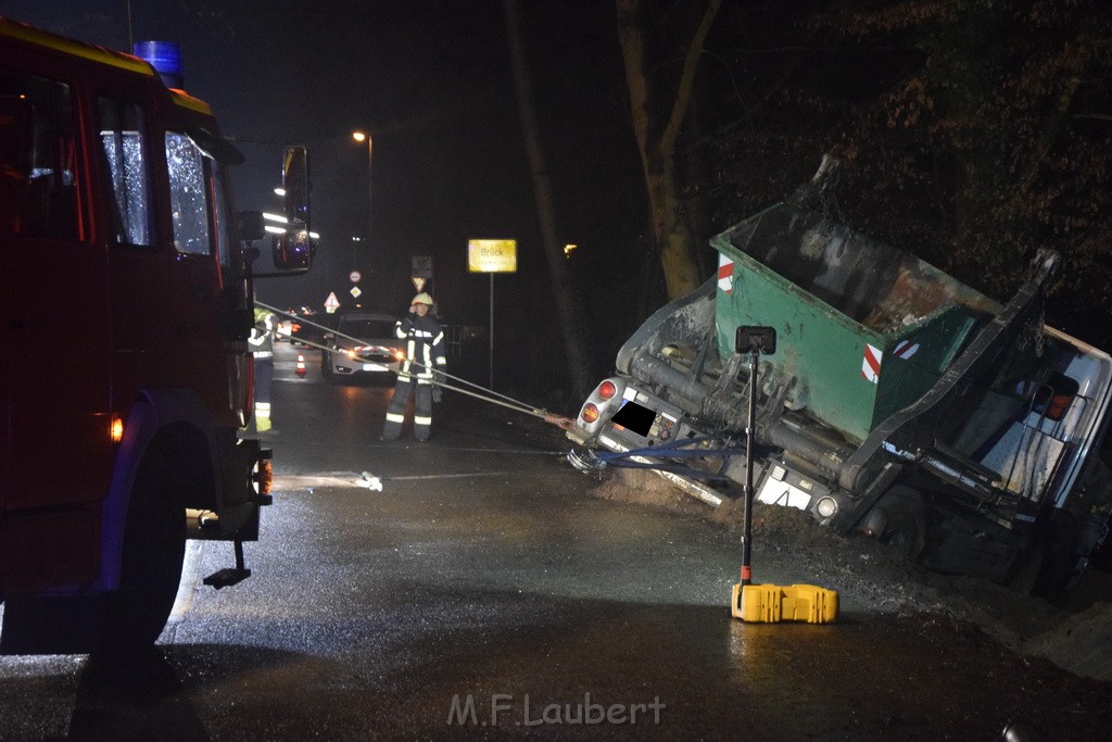 Container LKW umgestuerzt Koeln Brueck Bruecker- Dellbruecker Mauspfad P338.JPG - Miklos Laubert